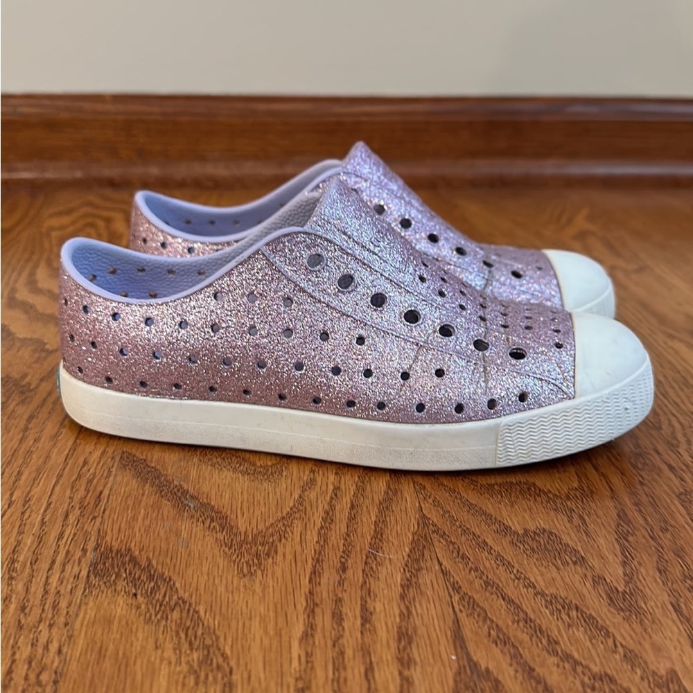 Native Shoes Girls Size 2